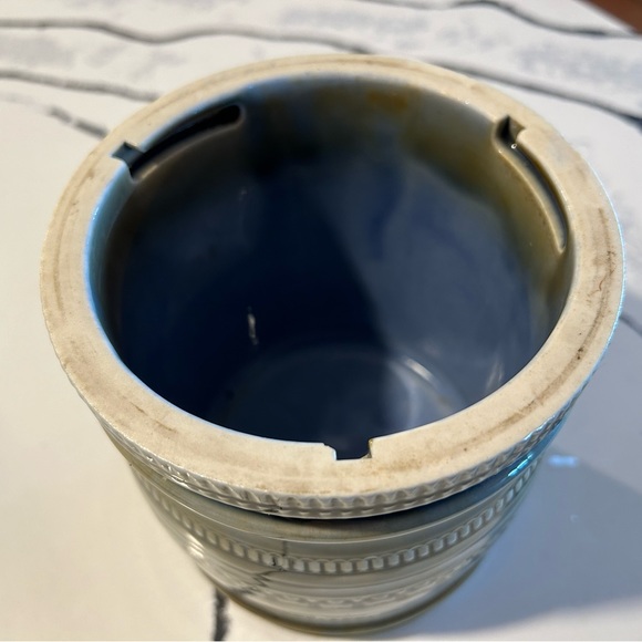 Wade Irish porcelain shamrock, tobacco, humidor jar with lockable lid. - Picture 7 of 7